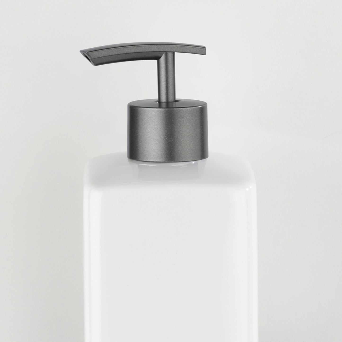 immagine-2-wenko-dispenser-per-sapone-liquido-in-alluminio-montella-antracite-ean-4008838279083