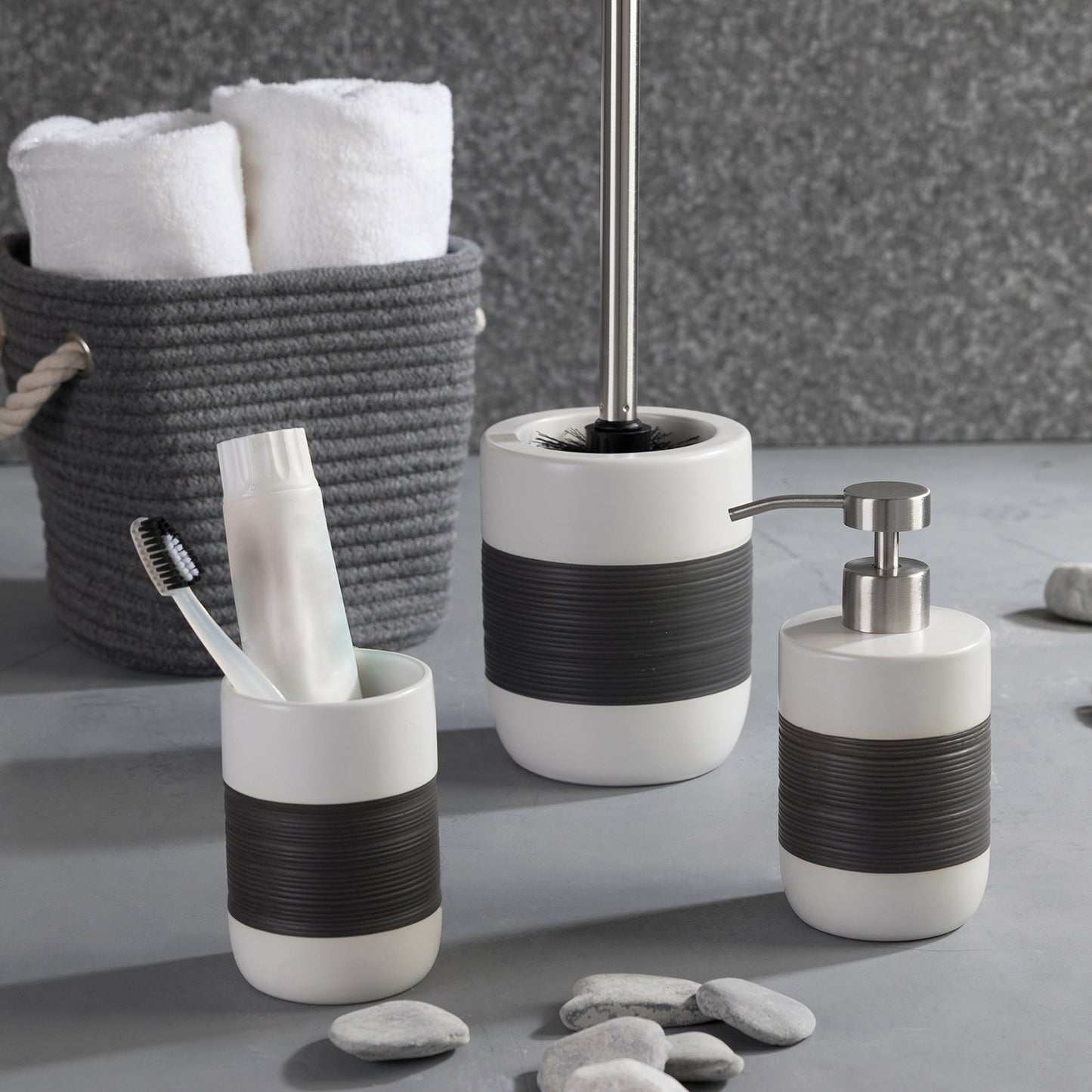 immagine-3-axentia-bicchiere-portaspazzolini-athen-biancogrigio-ean-4005437101425