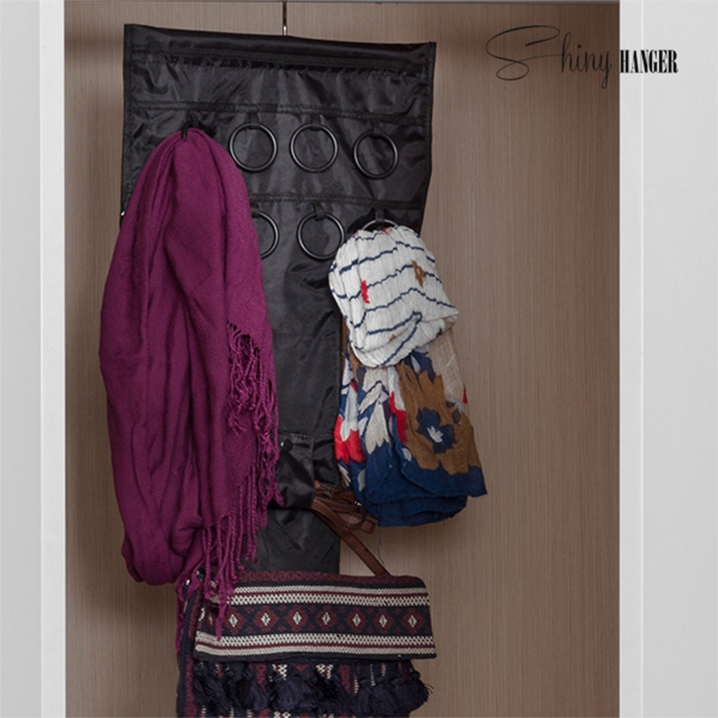 immagine-4-visto-in-tv-shiny-hanger-organizer-salvaspazio-porta-borse-e-accessori-oggetti-appendibile-da-armadio-ean-4899888108863