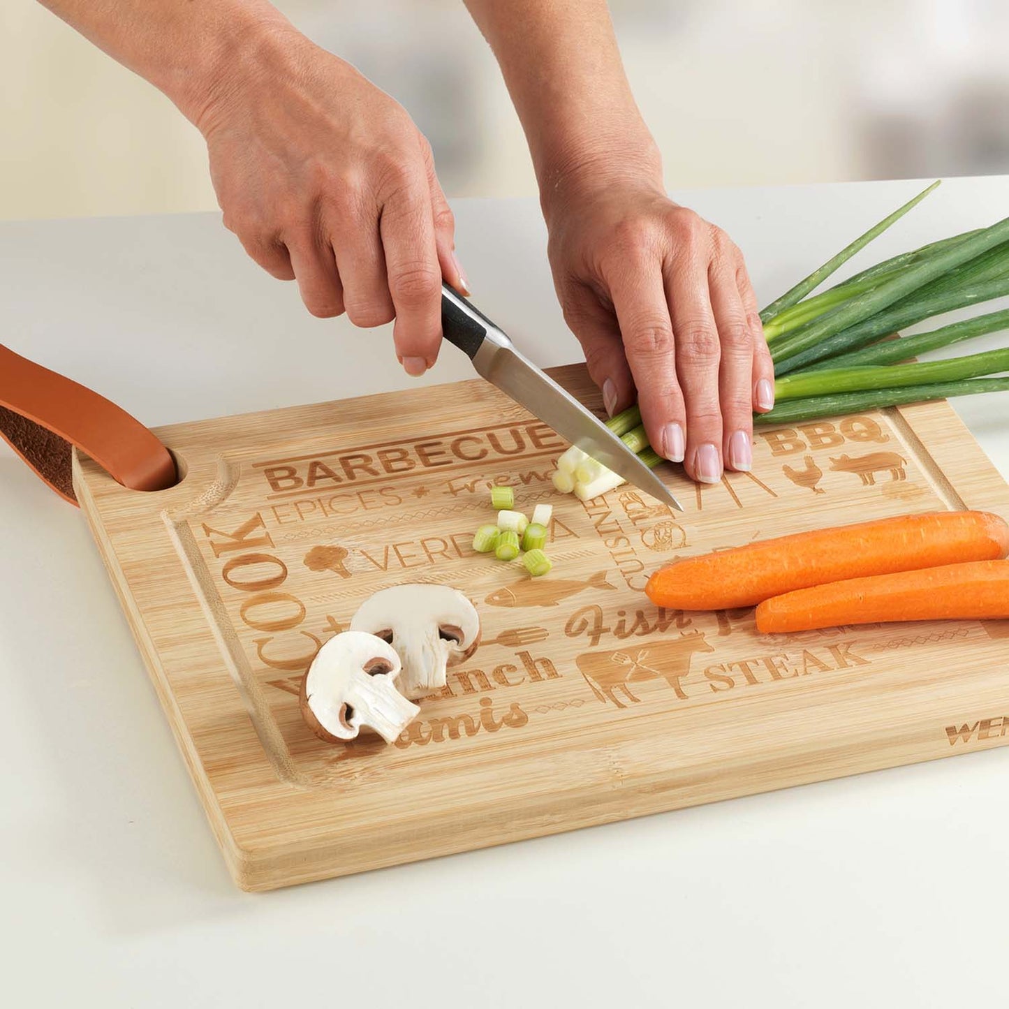 immagine-5-wenko-tagliere-per-bistecca-m-bambu-33-x-23-cm-ean-4008838278819