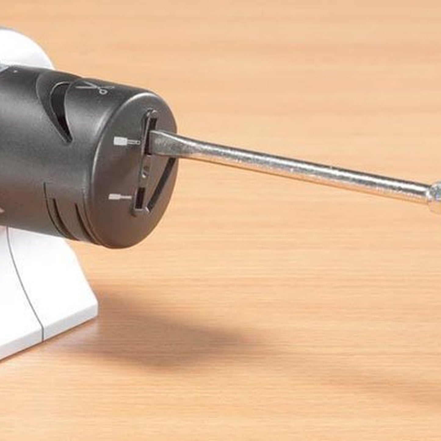 immagine-6-genius-ideas-affilatore-per-coltelli-universale-elettrico-ean-3574590065406