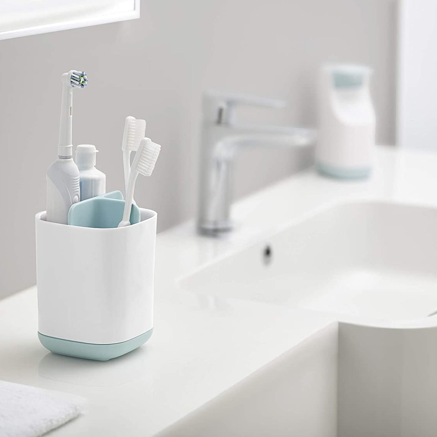 immagine-6-joseph-joseph-easy-store-portaspazzolino-biancoblu-ean-5028420705003