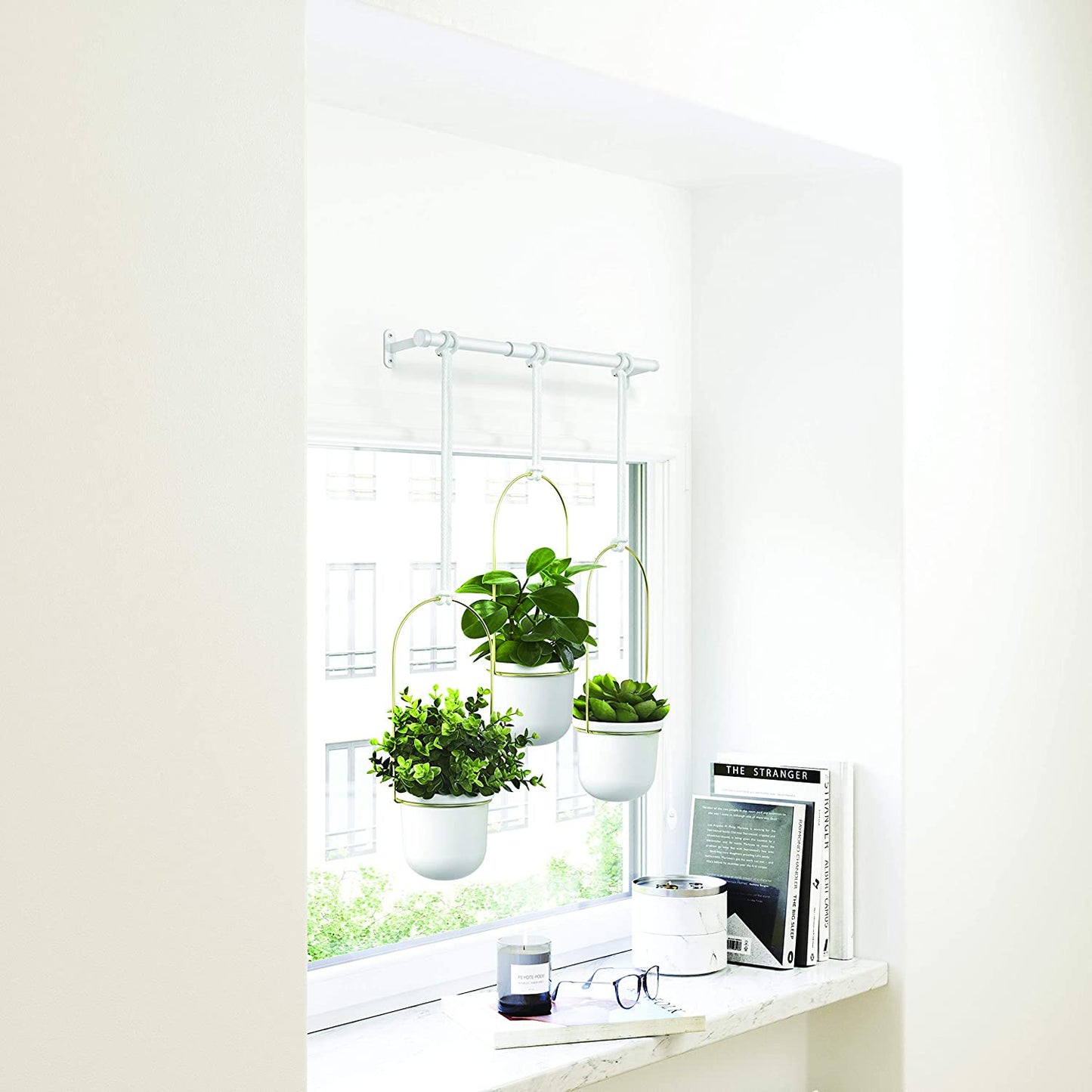 immagine-11-umbra-set-3-vasi-sospesi-decorativi-in-acciaio-biancoottone-ean-028295323444