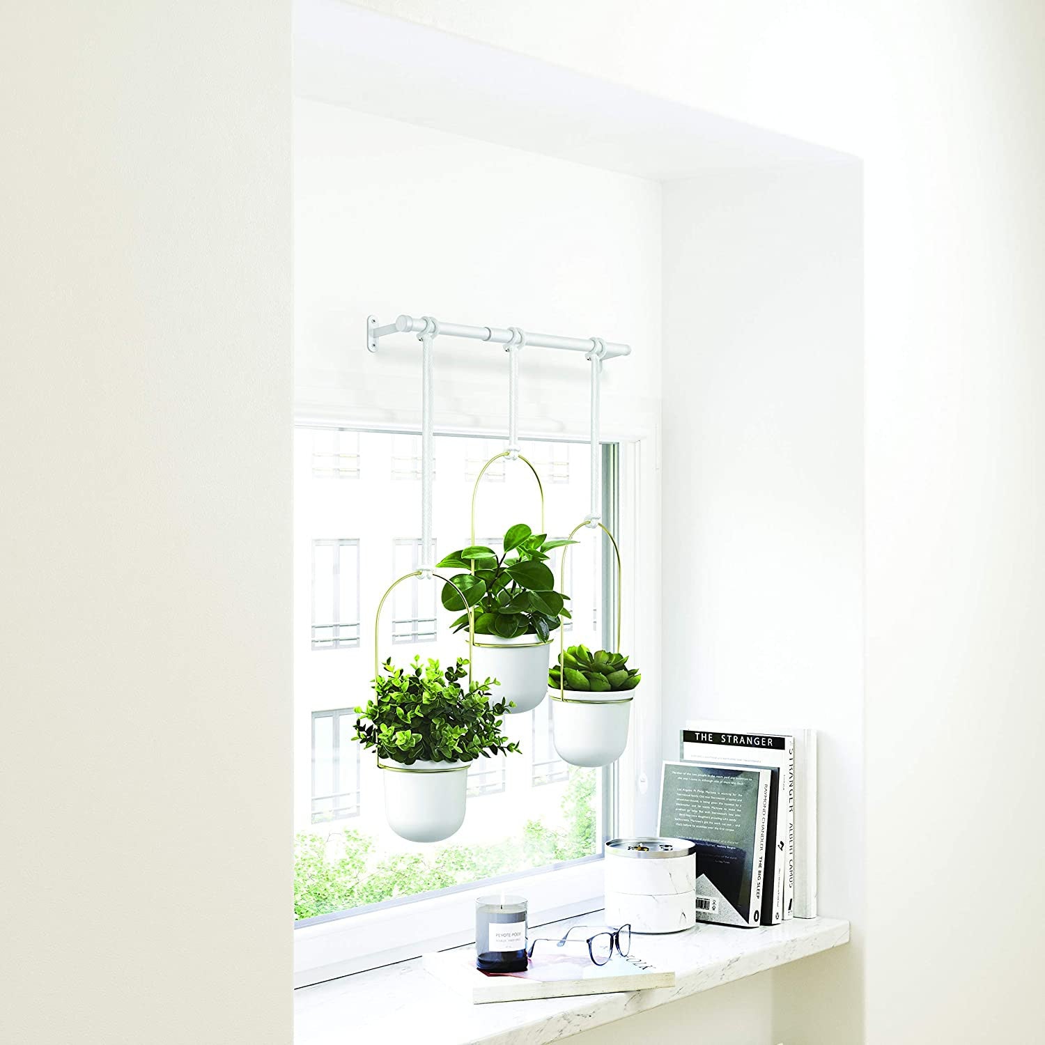 immagine-11-umbra-set-3-vasi-sospesi-decorativi-in-acciaio-biancoottone-ean-028295323444