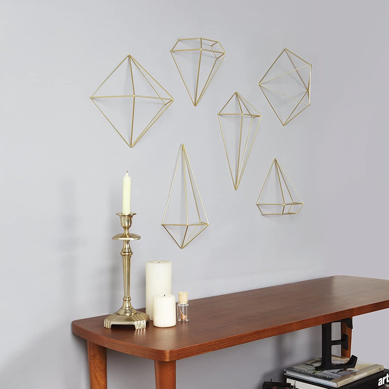 immagine-11-umbra-set-6-fioriere-decorative-da-parete-prisma-oro-ean-028295409049