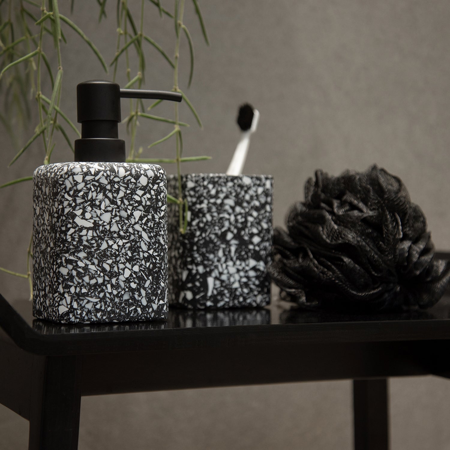 immagine-13-wenko-tazza-spazzolino-da-denti-terrazzo-nero-portaspazzolino-ean-4008838339633