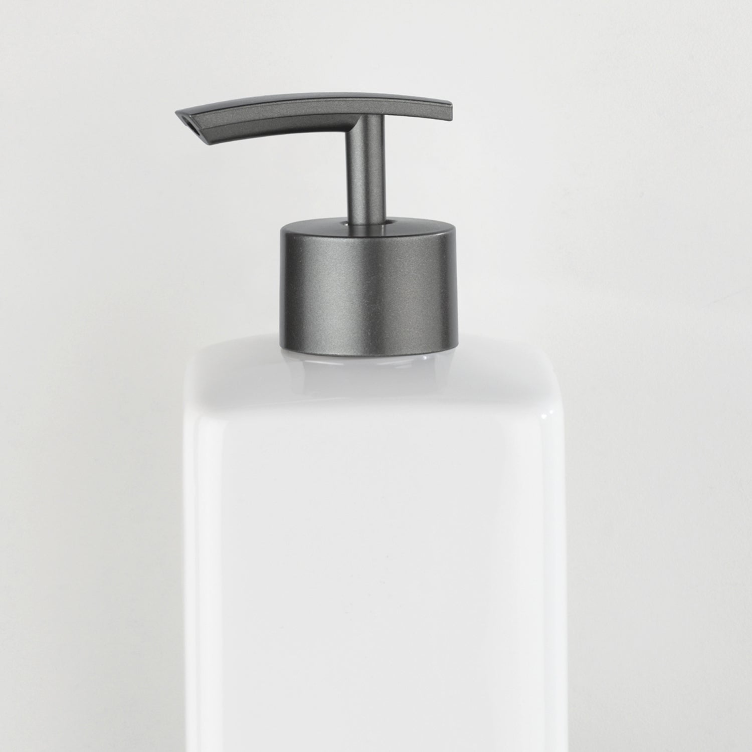 immagine-2-wenko-dispenser-per-sapone-liquido-in-alluminio-montella-antracite-ean-4008838279083