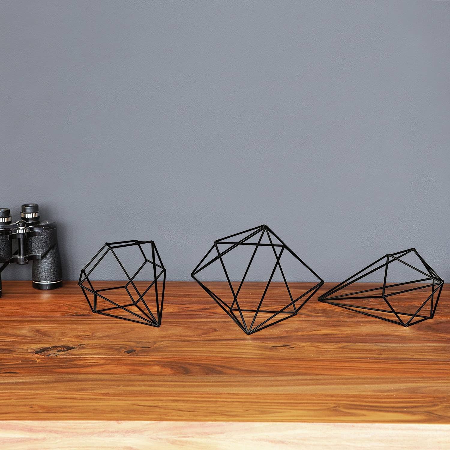 immagine-3-umbra-set-6-fioriere-decorative-da-parete-prisma-nero-ean-028295454155