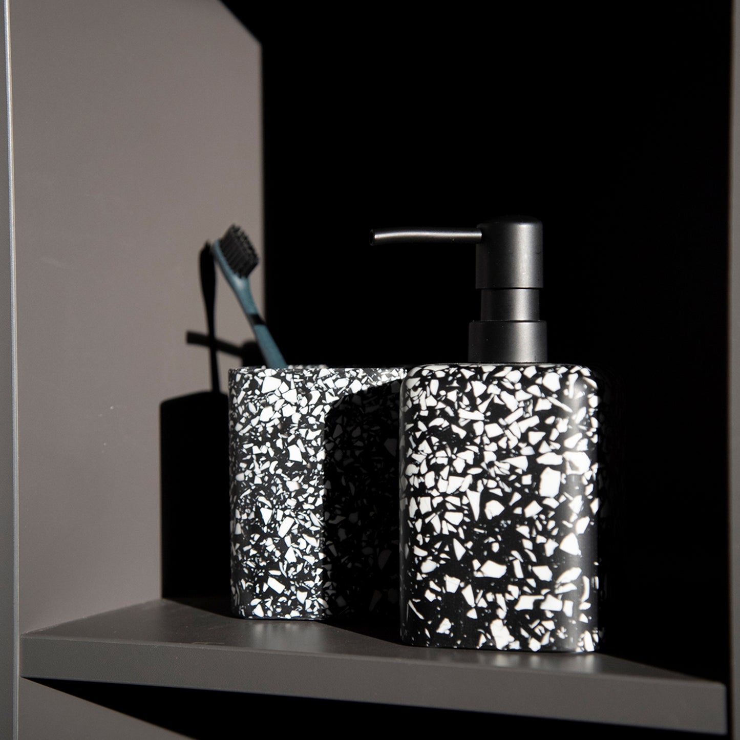 immagine-5-wenko-tazza-spazzolino-da-denti-terrazzo-nero-portaspazzolino-ean-4008838339633