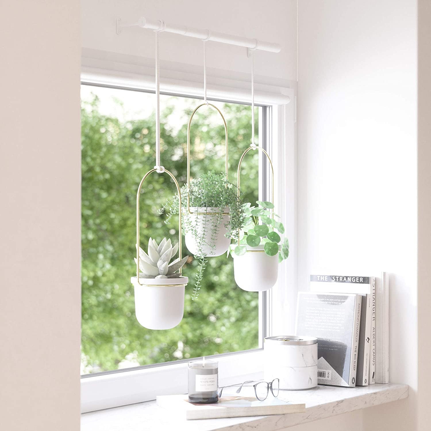 immagine-7-umbra-set-3-vasi-sospesi-decorativi-in-acciaio-biancoottone-ean-028295323444