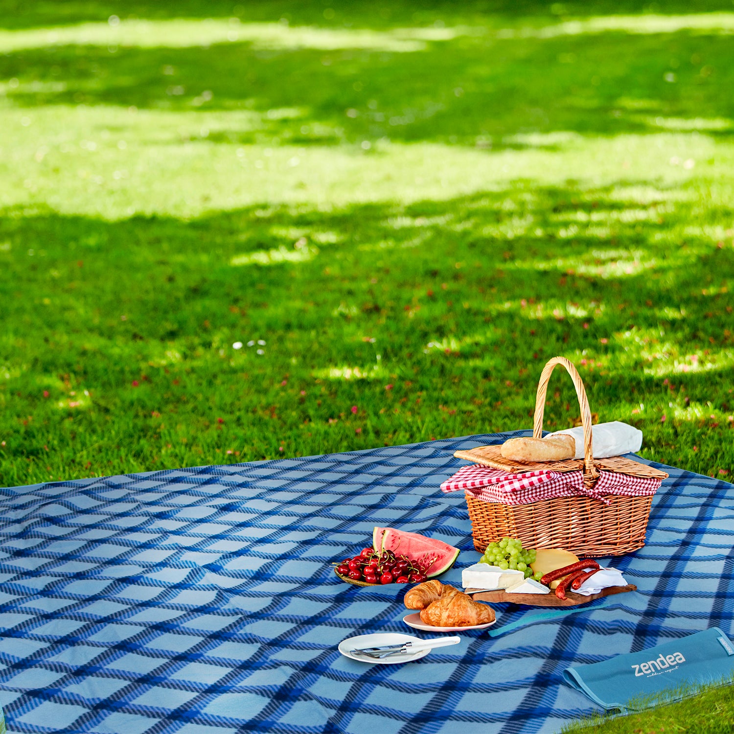 immagine-9-zendea-coperta-da-picnic-impermeabile-con-manico-per-trasporto-200-x-200cm-seashore-ean-8050030810379